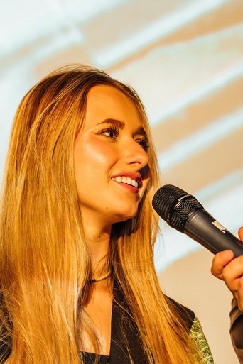 Maxine Nagtzaam Portrait of Maxine Nagtzaam