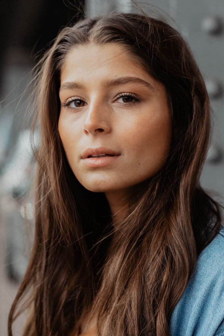 Lara Aylin Winkler Portrait of Lara Aylin Winkler