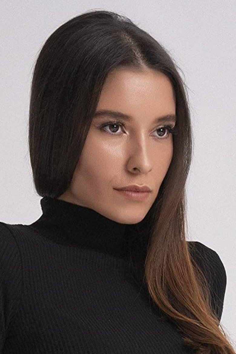 Açelya Özcan Portrait of Açelya Özcan