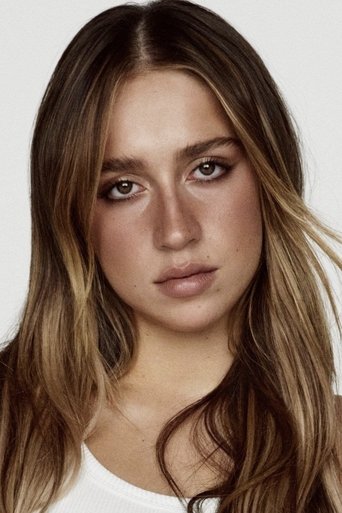 Portrait of Tate McRae