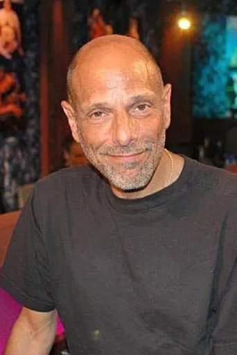 Portrait of Robert Schimmel