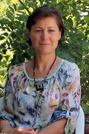 Portrait of Maya Ravéreau