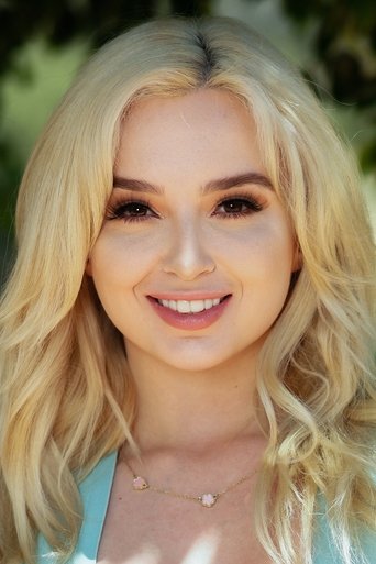 Portrait of Lexi Lore
