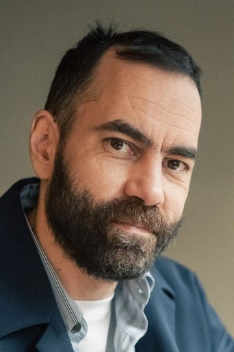 Portrait of Kaveh Tehrani