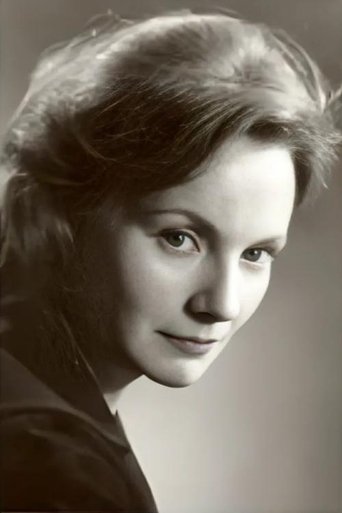 Portrait of Dilys Hamlett