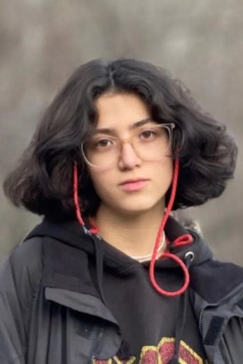 Portrait of Zara Hanifeh