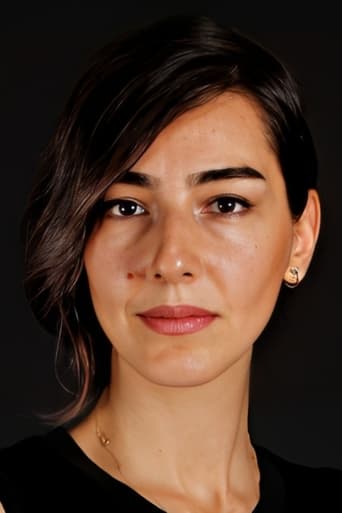 Portrait of Elif Akşar