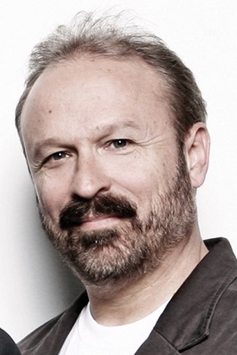 Portrait of Daryl Stuermer