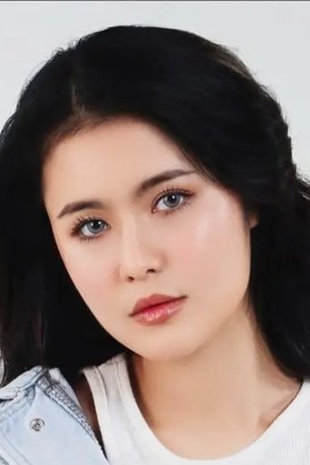 Portrait of Thet Hnin