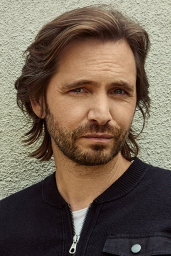 Portrait of Aaron Stanford