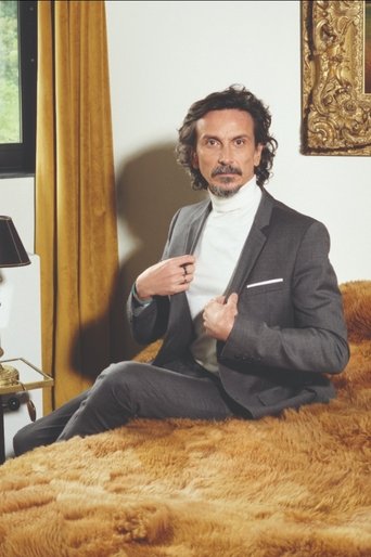 Portrait of Arnaud Tsamere