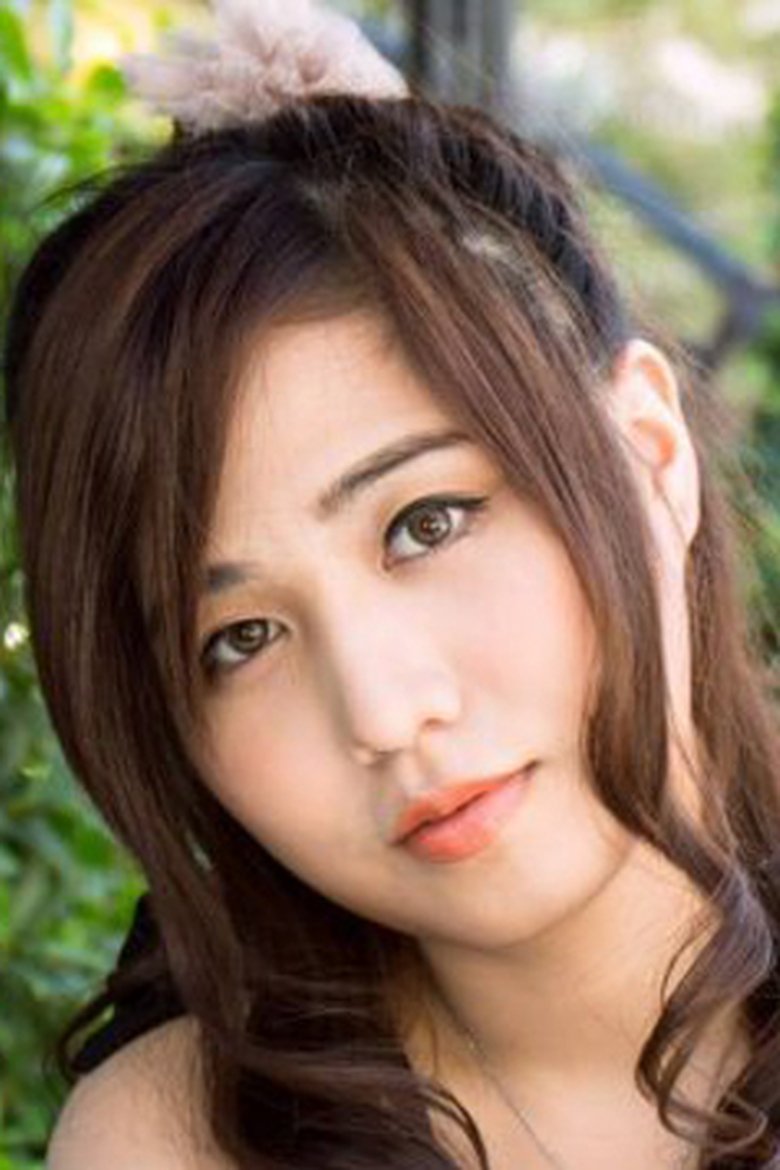 Portrait of Jinatcha Maneesriwong