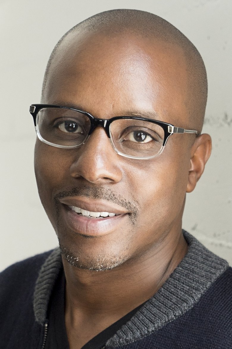 Portrait of Kenny Smith Jr.