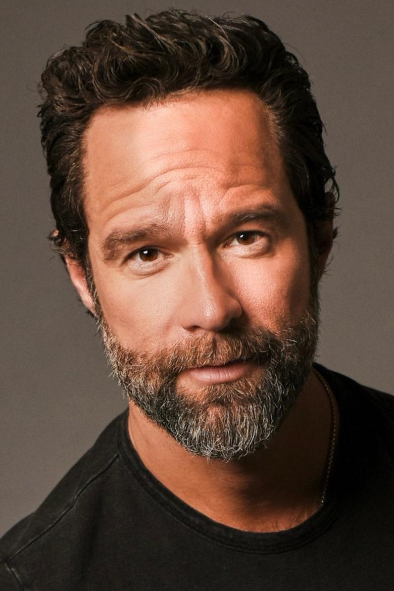 Portrait of Chris Diamantopoulos