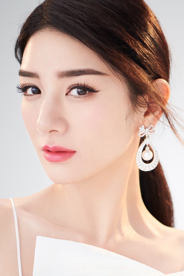 Portrait of Huang Yi