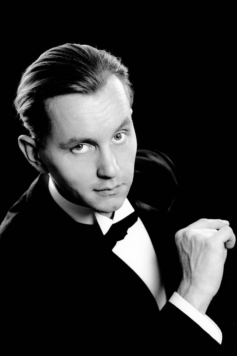 Portrait of Max Raabe