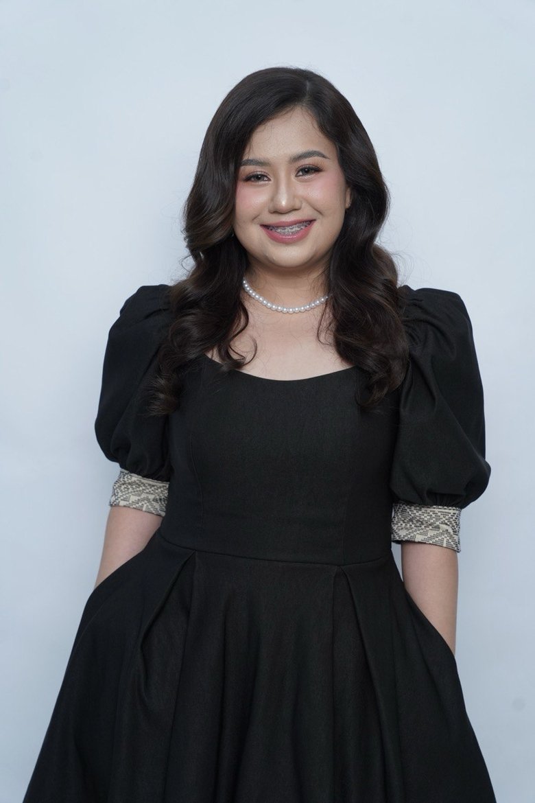 Portrait of Gail Buxani