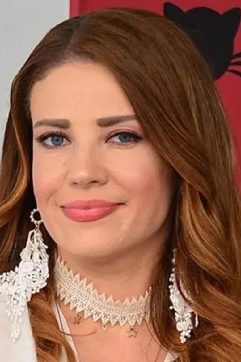 Portrait of Esra Sönmezer