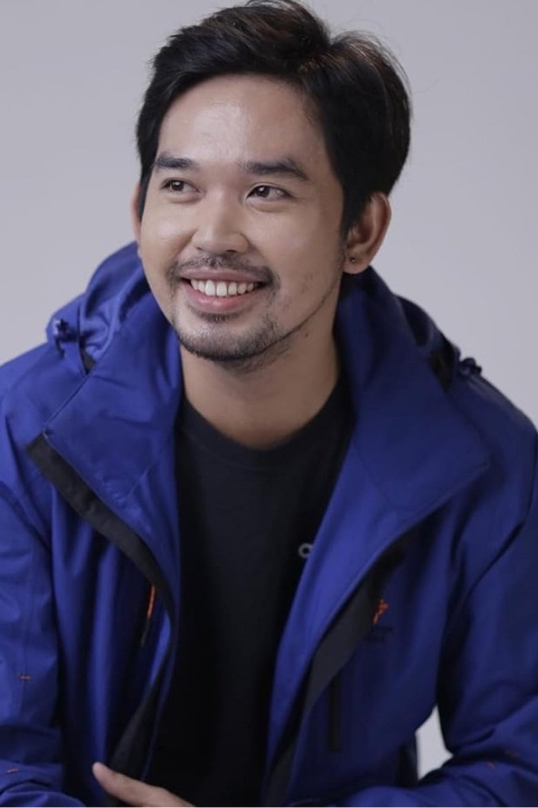 Portrait of Geo Lomuntad