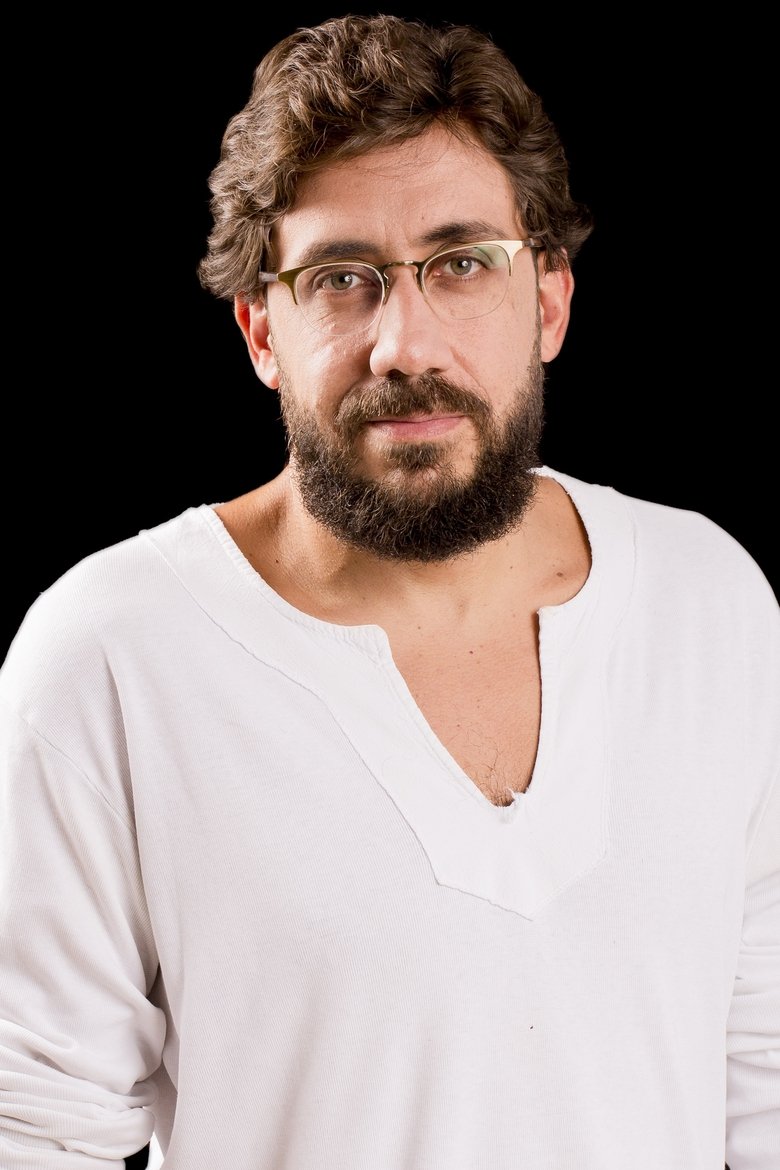 Portrait of Matheus Leitão