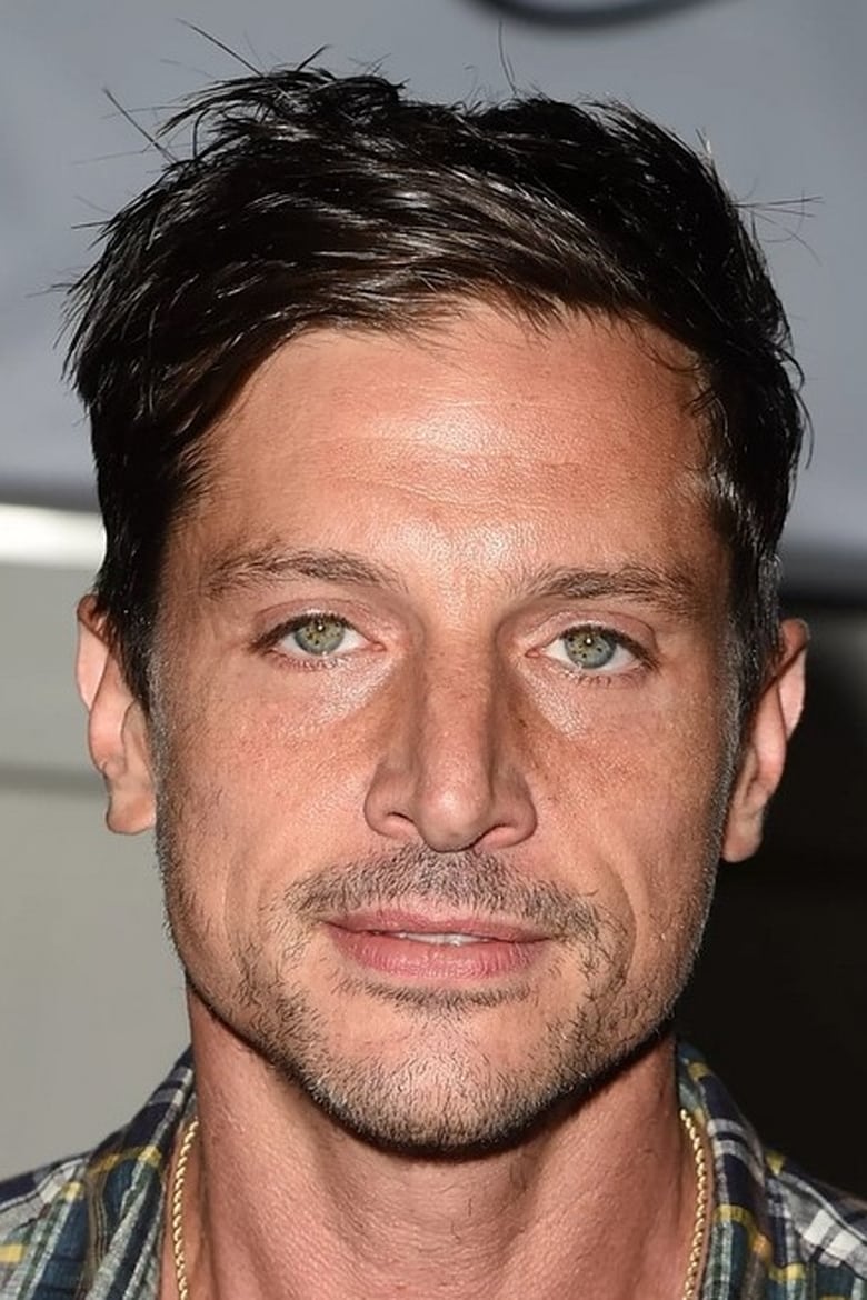 Portrait of Simon Rex