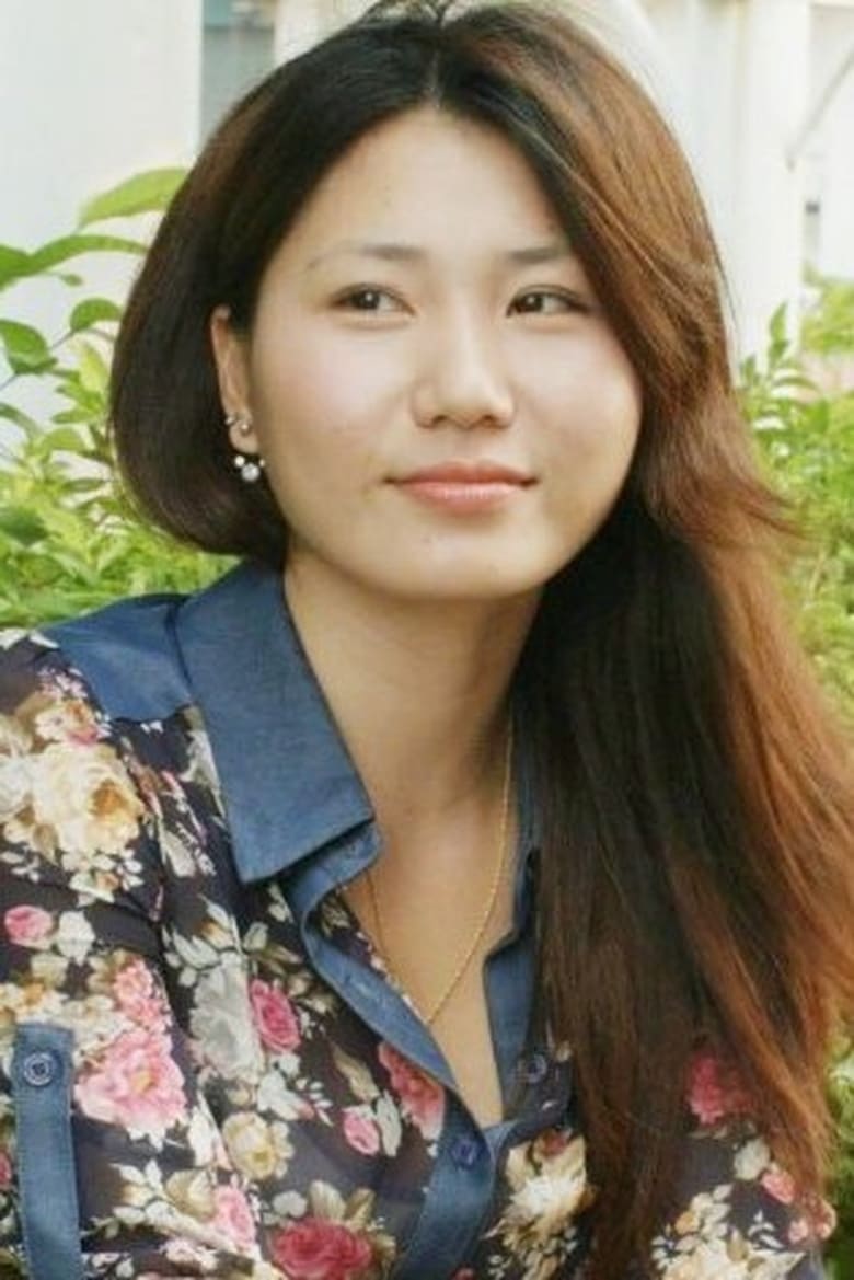 Portrait of Annie Nguyen