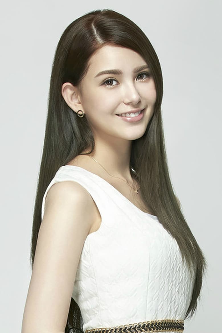 Portrait of Hannah Quinlivan