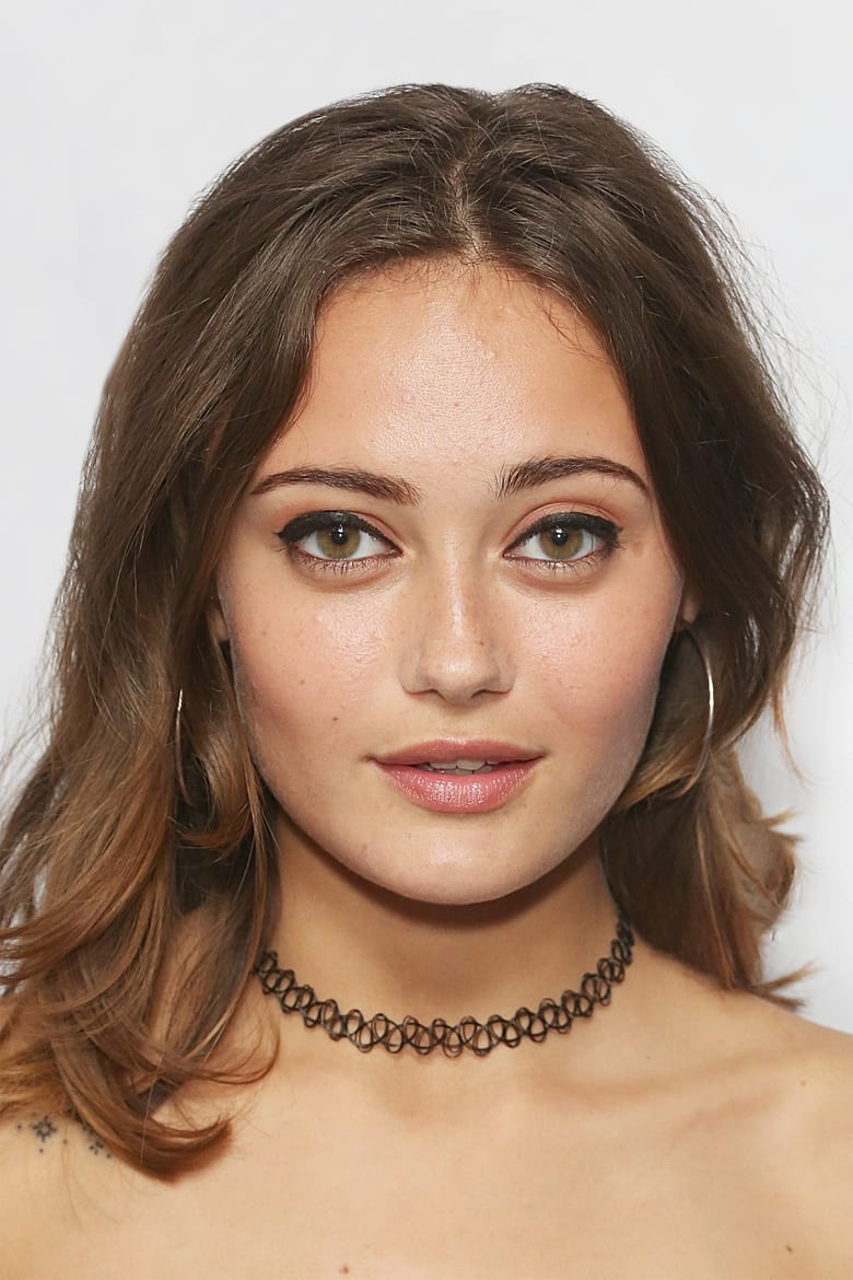 Portrait of Ella Purnell