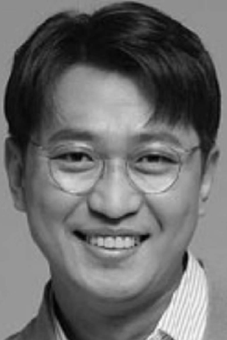 Portrait of Lee Dong-soo