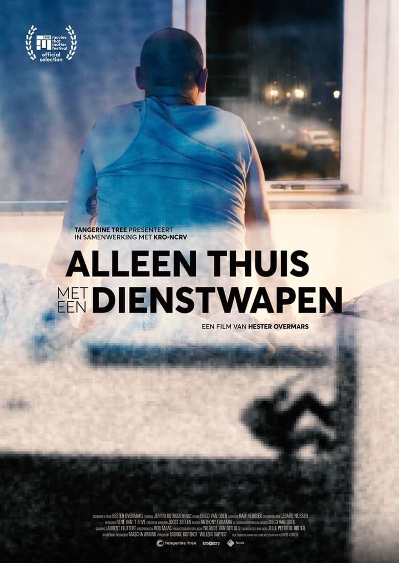 Poster of Alleen thuis met een dienstwapen